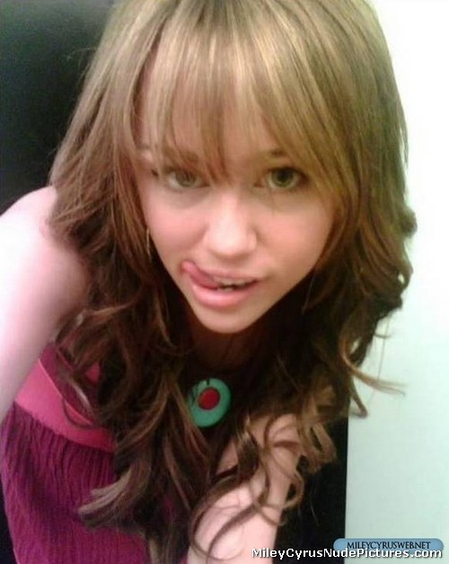 Miley Cyrus Nude Pictures PYGOD BLOG PORN 500x628 miley cyrus fake facial